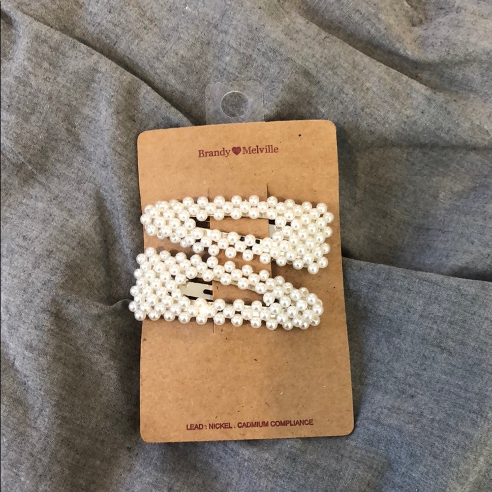 Brandy Melville pearl clips